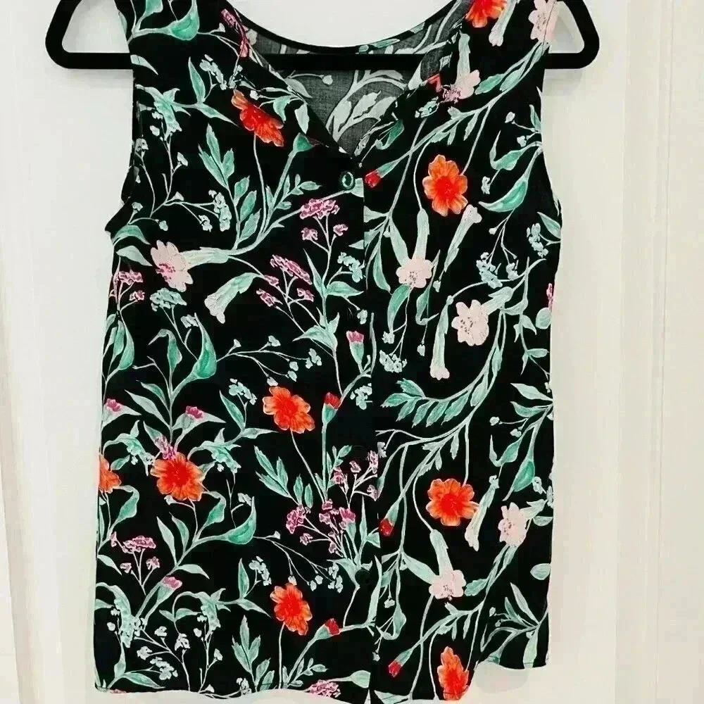 Paraphrase Sleeveless Top Size Small